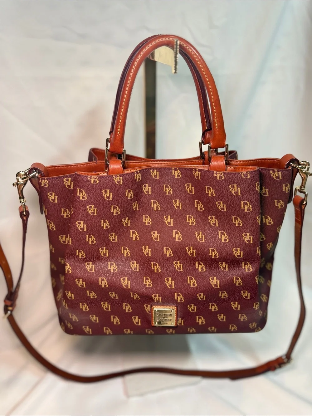Dooney & Bourke classic dooney
